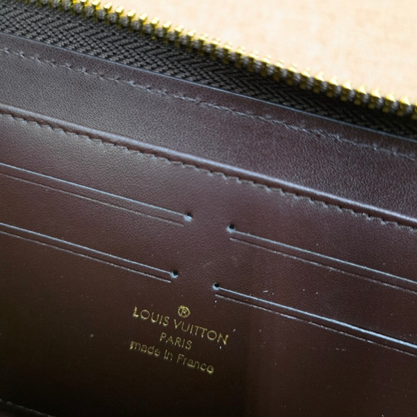 LVコピーウォレット着用イメージ